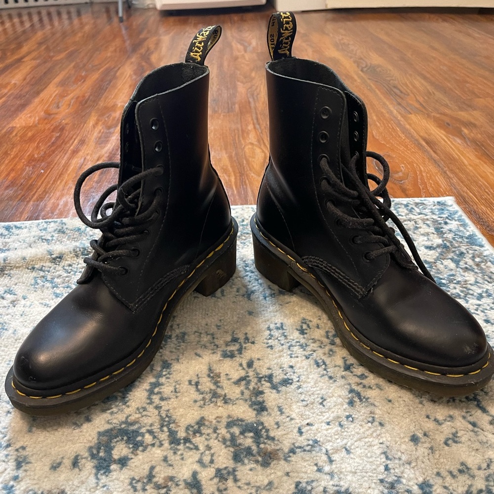 Dr. Martens Women's Clemency Boot (US7)